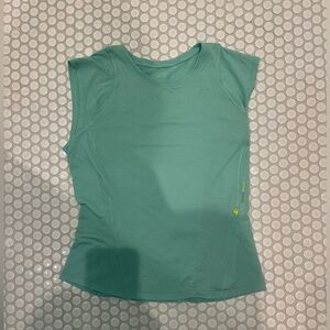 Lululemon hiking comfort in this lightweight tank!